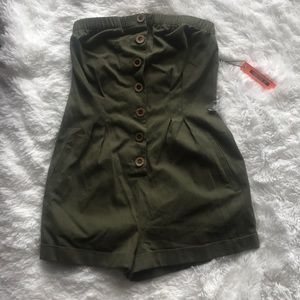 Strapless romper with cute buttons.